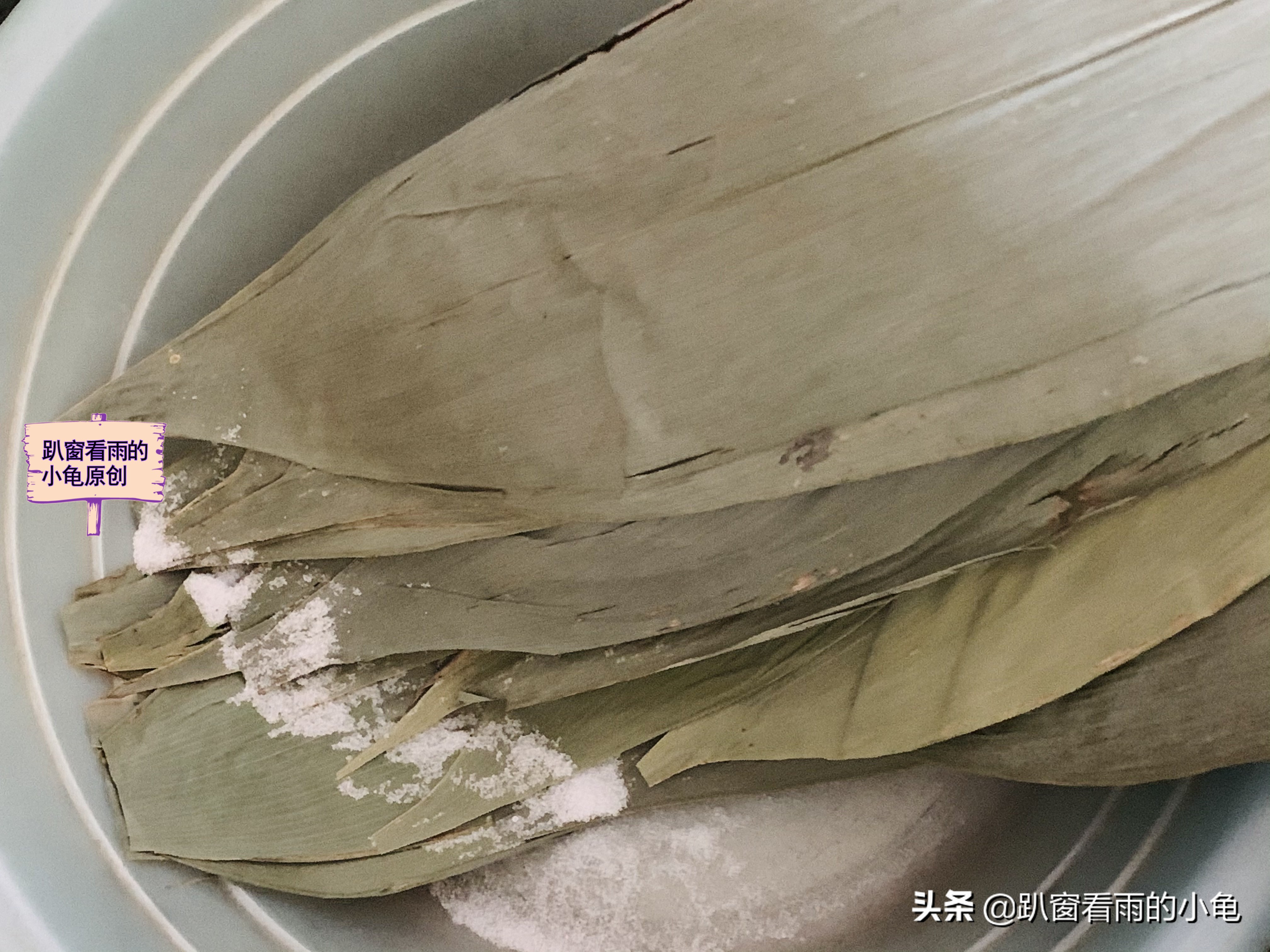 包粽子4步慢动作讲解，棱角分明煮不散，包法窍门全在，一看就会