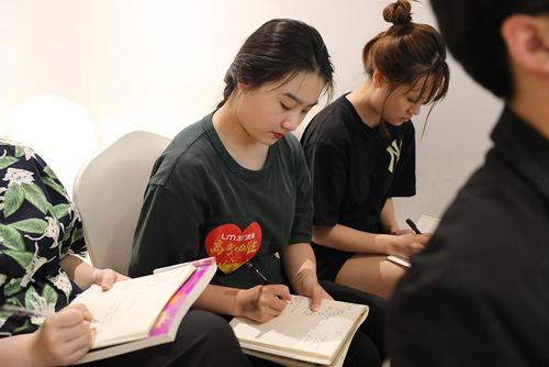 610分排名倒数第3，河南学霸班“凡尔赛”，全班过重点一本线