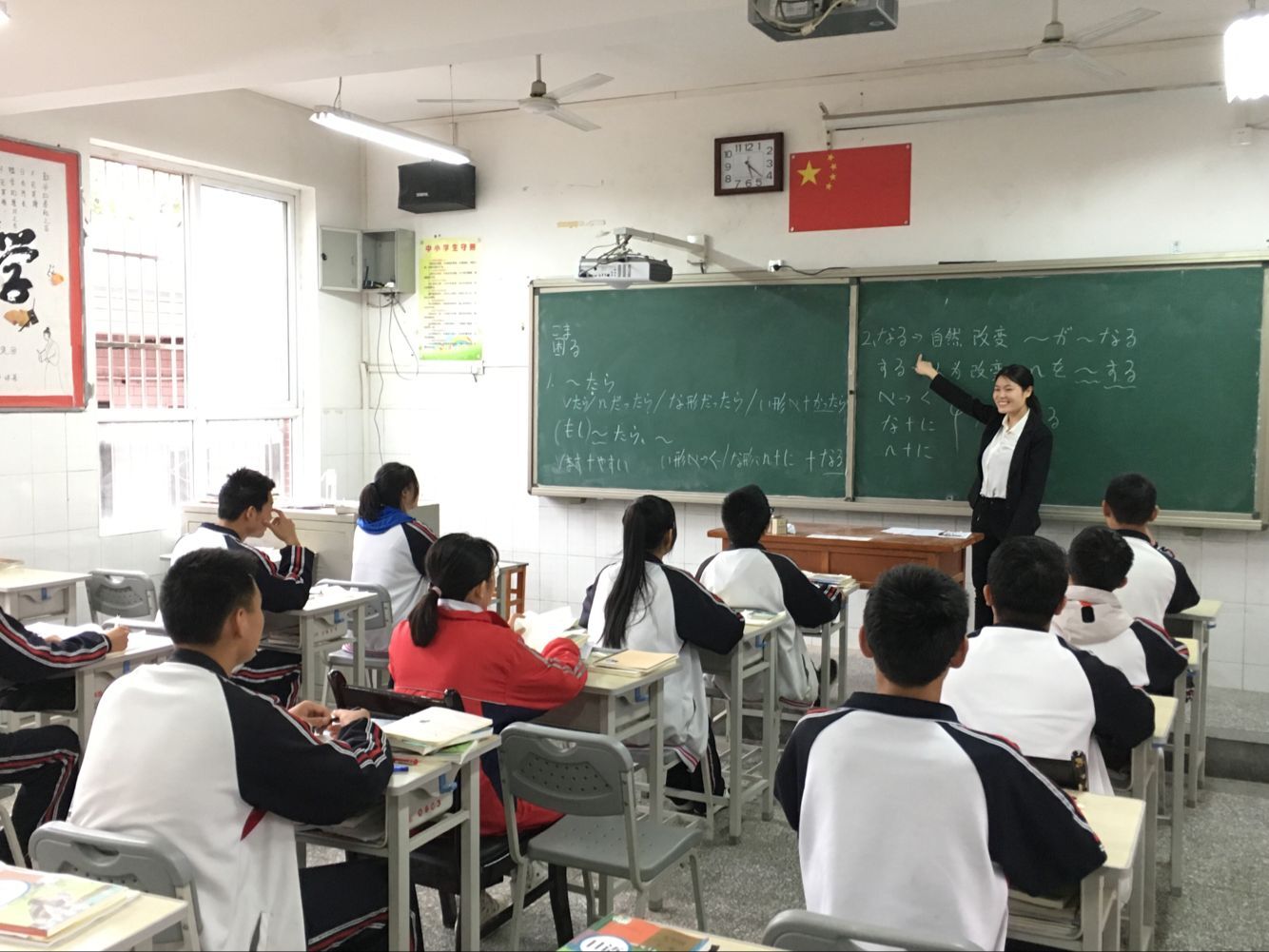 高考英语地位受到威胁，小语种开始上位，高考选其他语言靠谱吗？