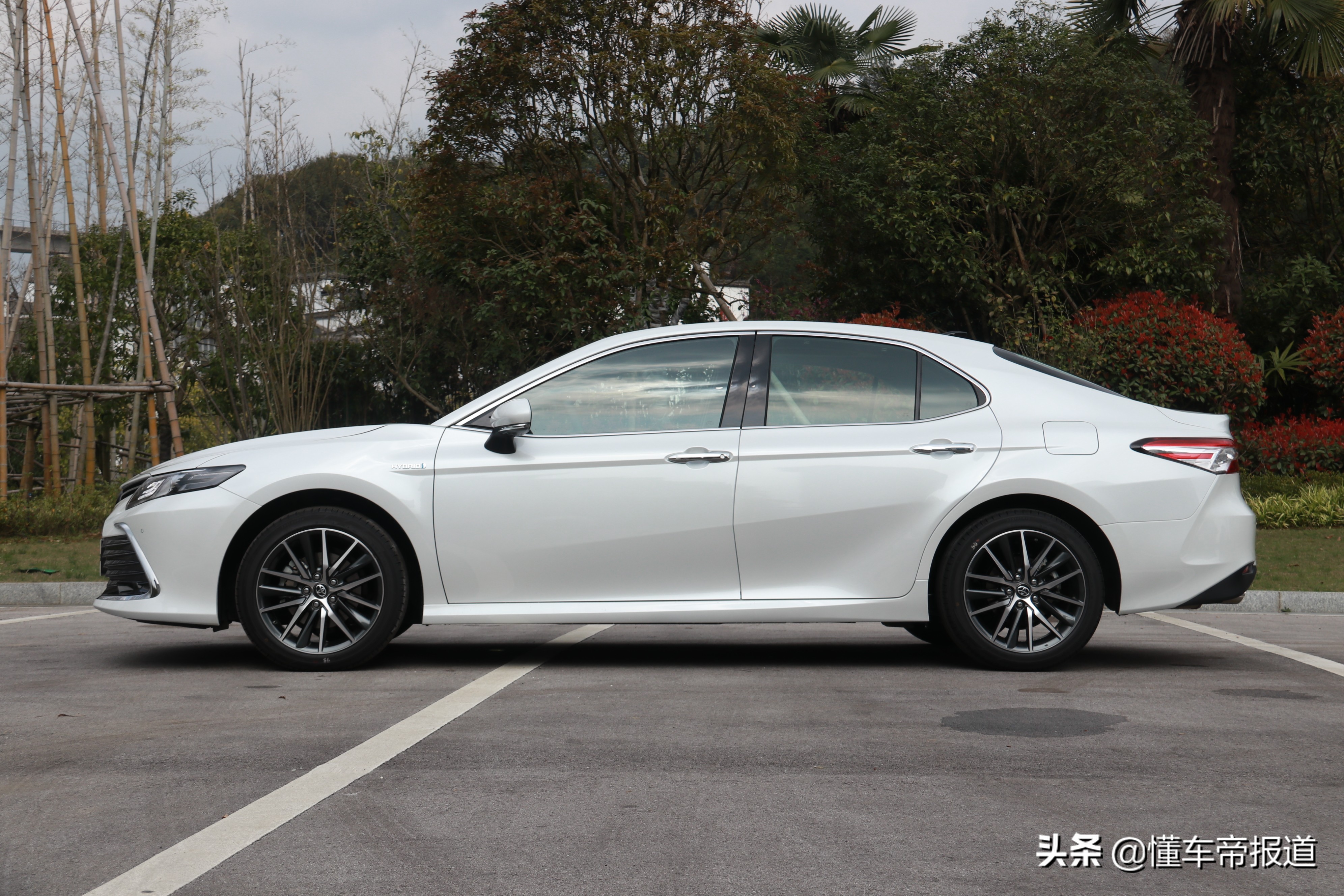 新车｜科技配置提升后改善究竟大不大？抢先试驾中期改款凯美瑞
