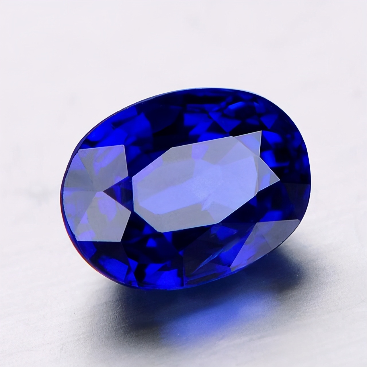 石榴石什么颜色的最好(宝石的"光影世界"它们的美并不完全在于材料