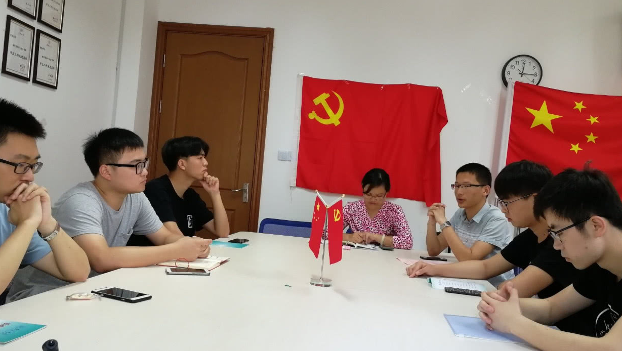 大学入党优势多多，但弊端却鲜为人知，需考虑清楚