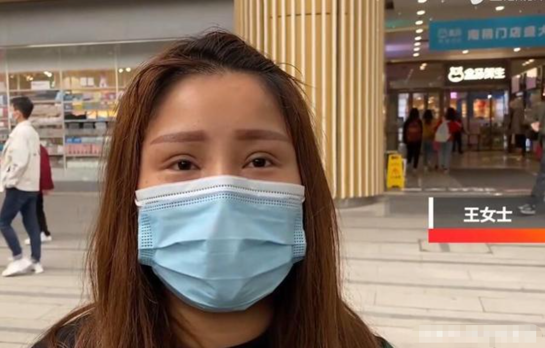 24岁女孩割双眼皮，花4万变成42岁大妈，医院：有点偏差很正常