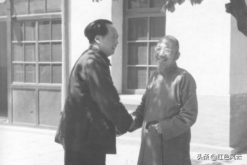 《沁园春·雪》轰动重庆后，蒋介石问陈布雷：你看毛泽东的词如何