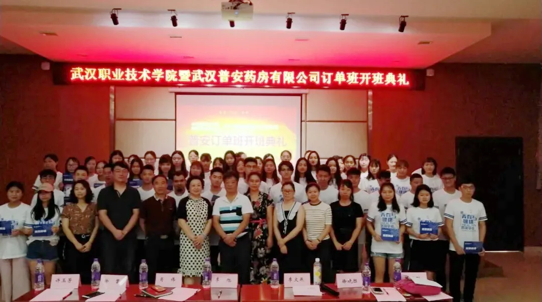 武汉职业技术学院这个学院值得报考，有很多毕业生都考取了博士…