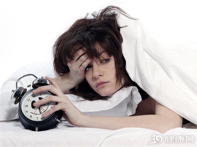 女性身体的4个表现，代表雄性激素过多！抓住四个点，能降下来