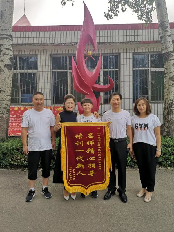 用一颗心换另一颗心丨成绩倒数第一的班级，中考时竟出了全校第一