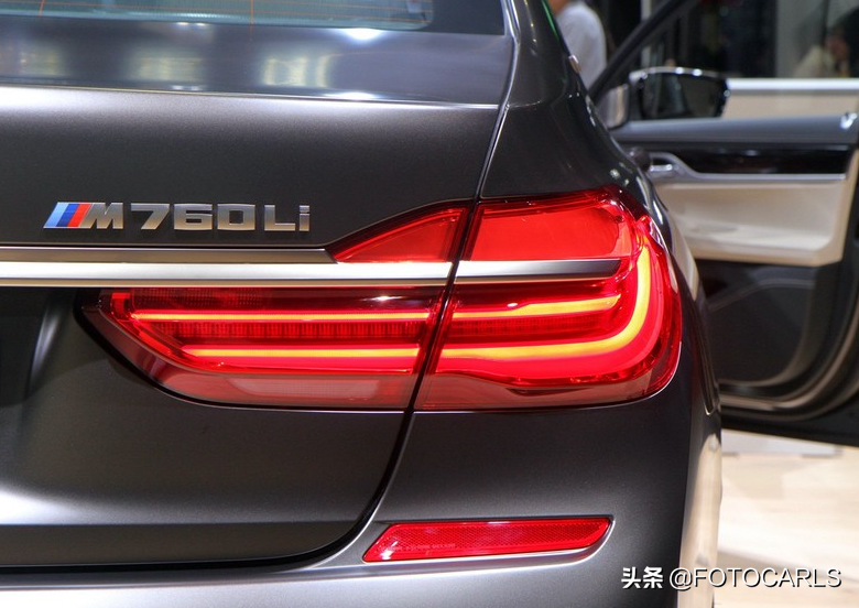 宝马M760Li 6.6T V12实拍，炭黑极富磨砂质感，宝马史上最快加速
