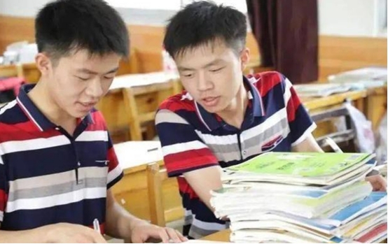 江苏“双胞胎”学霸高考同考652分，哥哥北大，弟弟清华引人羡慕