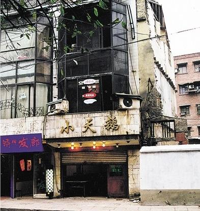 重庆女鞋工，因创业断过7次腿，却打造出2张城市名片，为啥这么牛