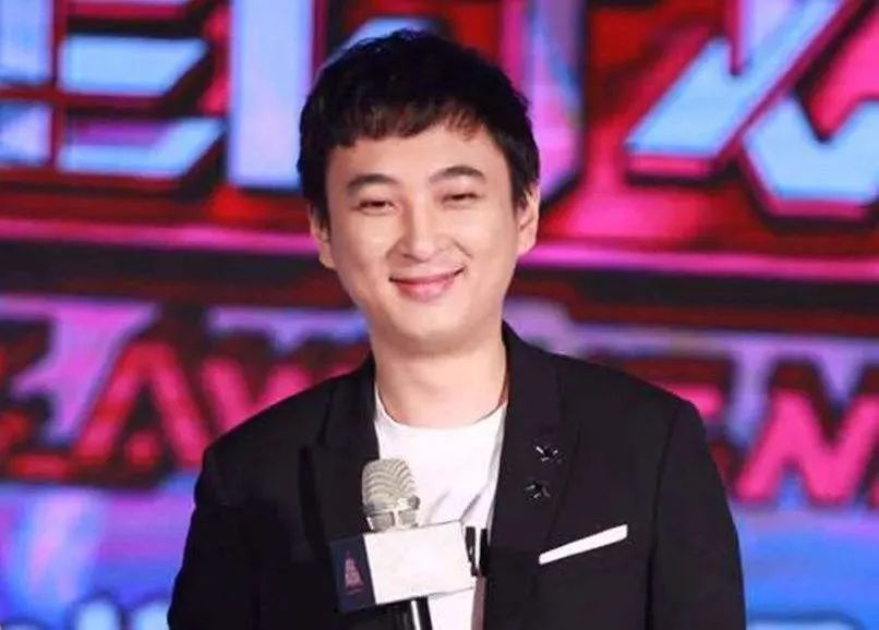 王思聪跌落神坛！从投资天才到负债1.5亿，他究竟差在哪？