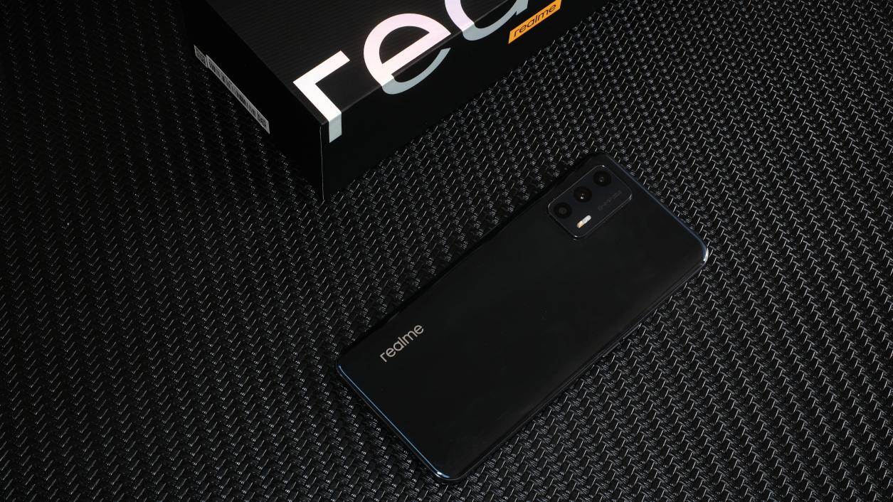 价格全都低于2300元！2021年四款超值手机，款款12+256GB超大存储