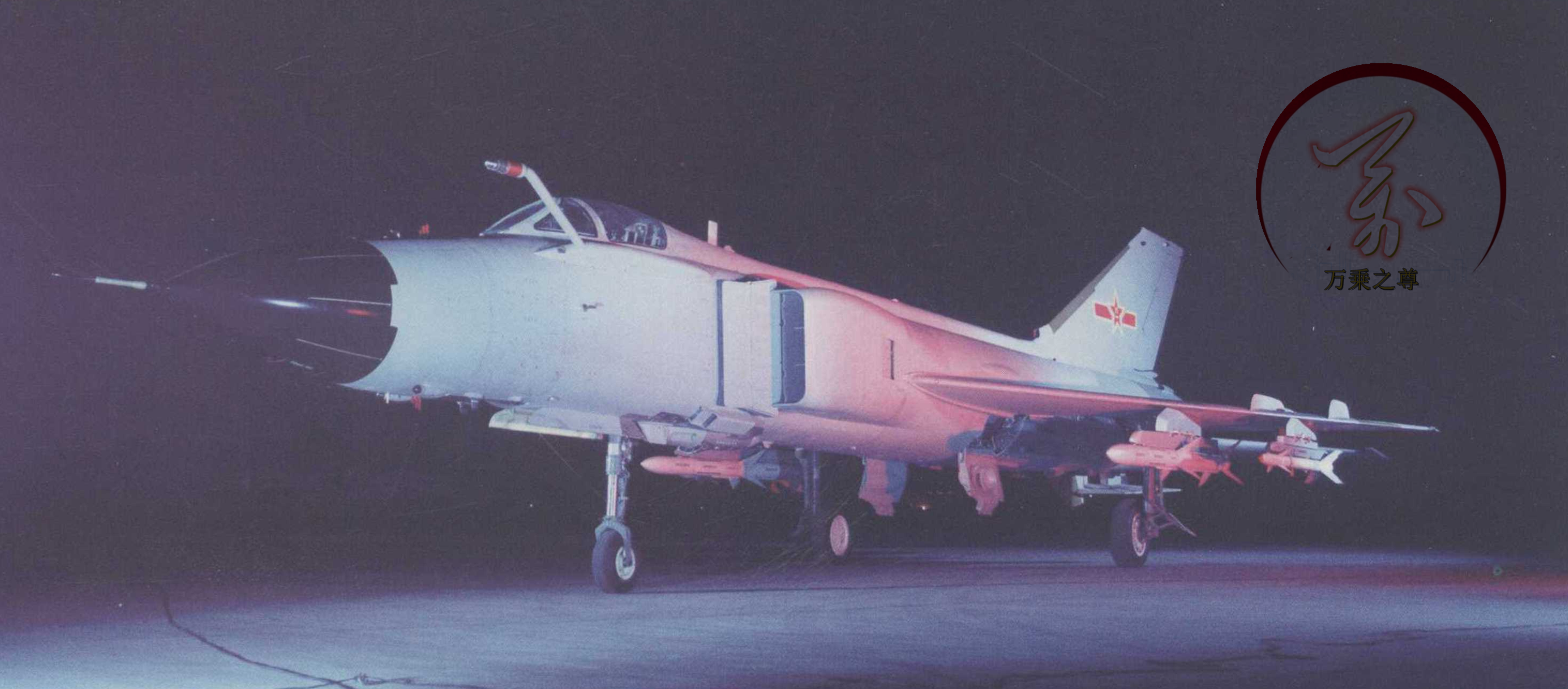 55亿美元买了一肚子气中国把歼8战斗机送到美国改装过程