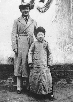 妇产科主任金茂岳为江青接生，毛主席叮嘱道：不需要对她特殊照顾