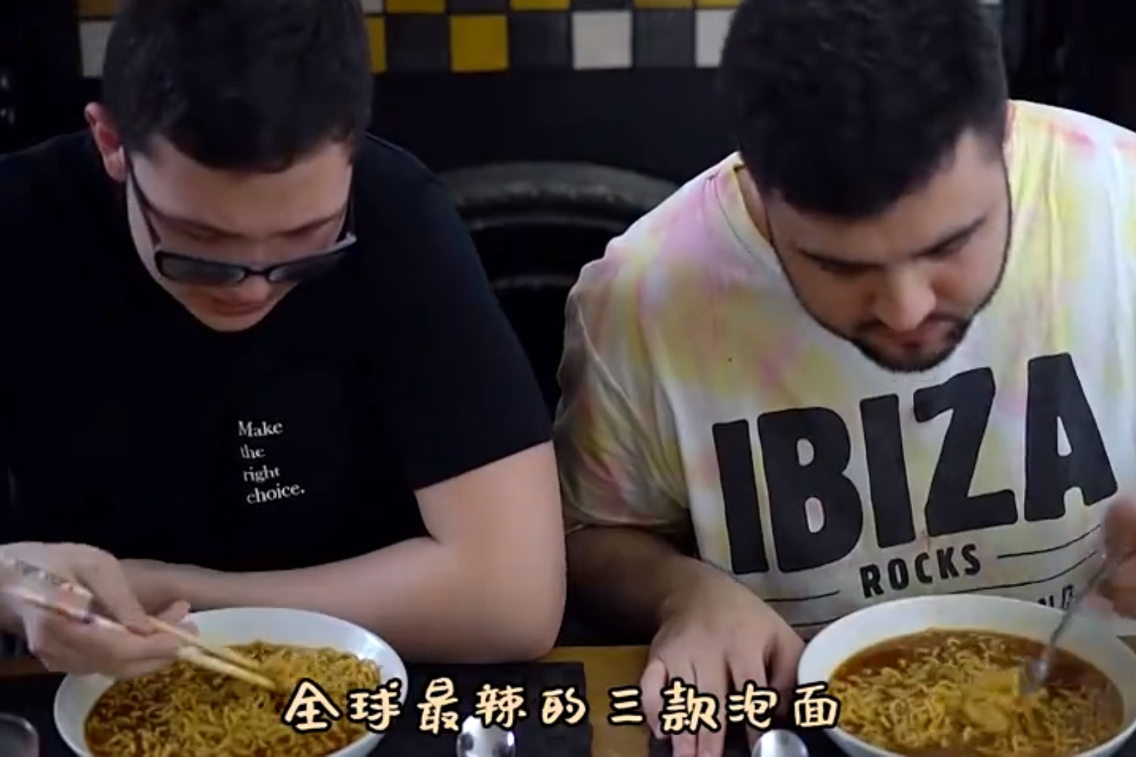 3种“超辣”泡面，火鸡面没上榜，最后一种拉面，网友：人能吃？
