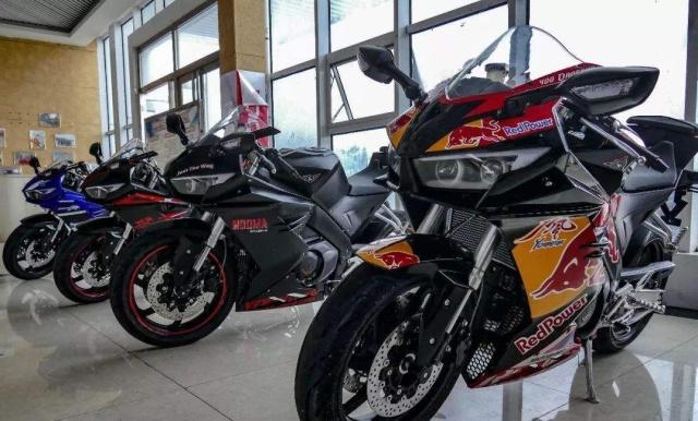为什么说本田CBR600RR是中量级标杆？看看这台13款的老车就知道