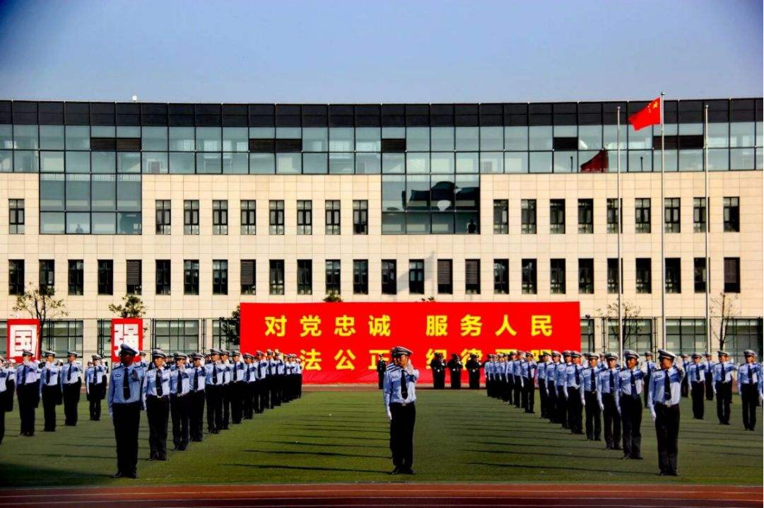 想要报考警校,这些方面要合格,不仅是成绩优异就可以