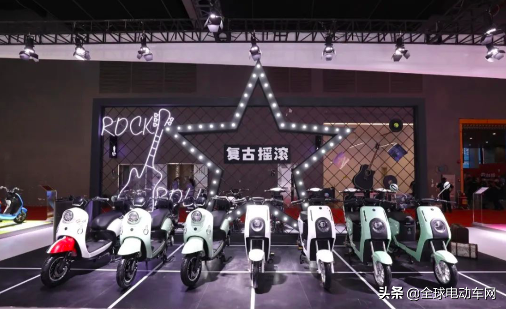 爱玛玩转电动车时尚，豪华锂电家族，领衔出行新高度