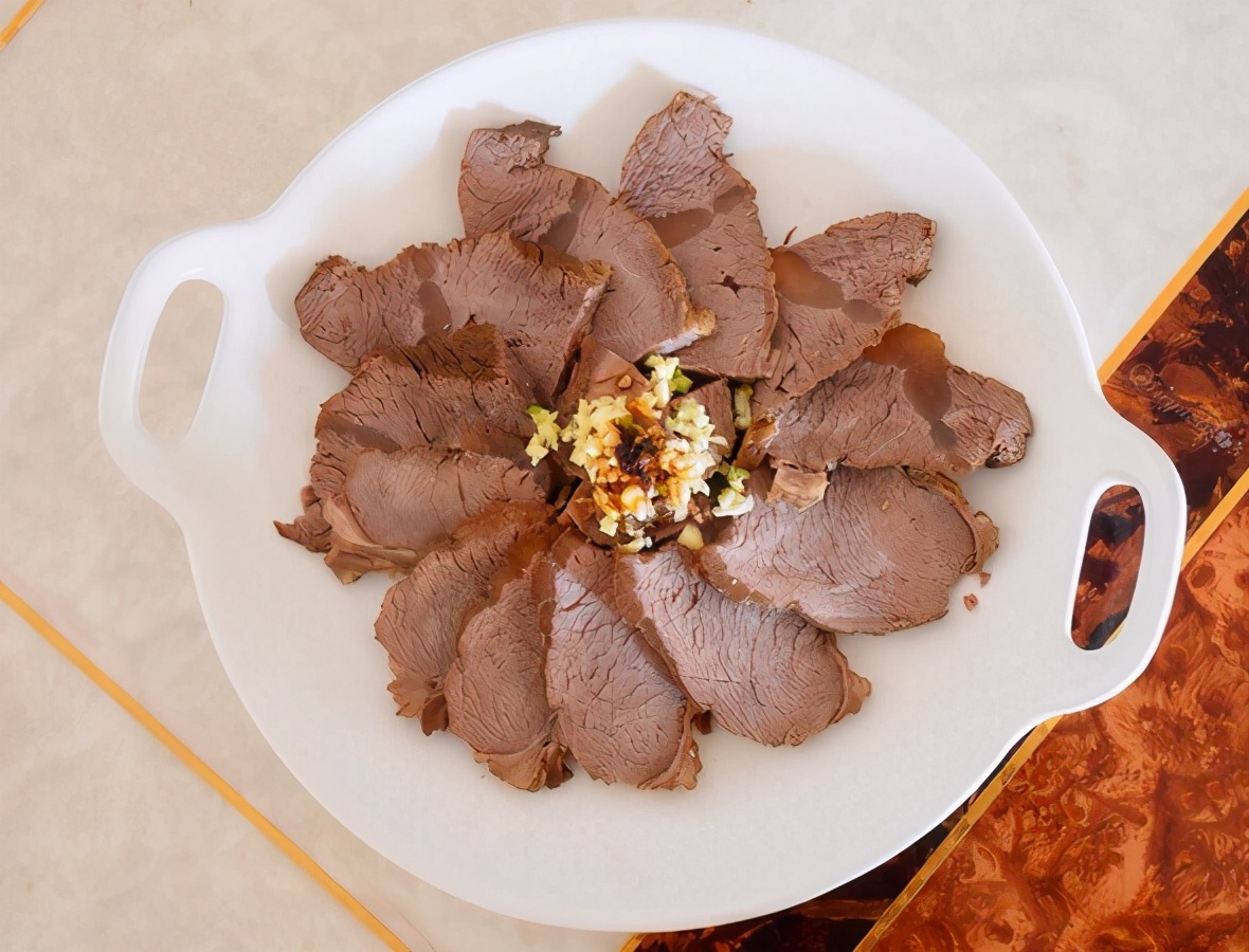 老祖宗传下来的酱牛肉秘方，牛肉软烂不塞牙、超入味，只需3步