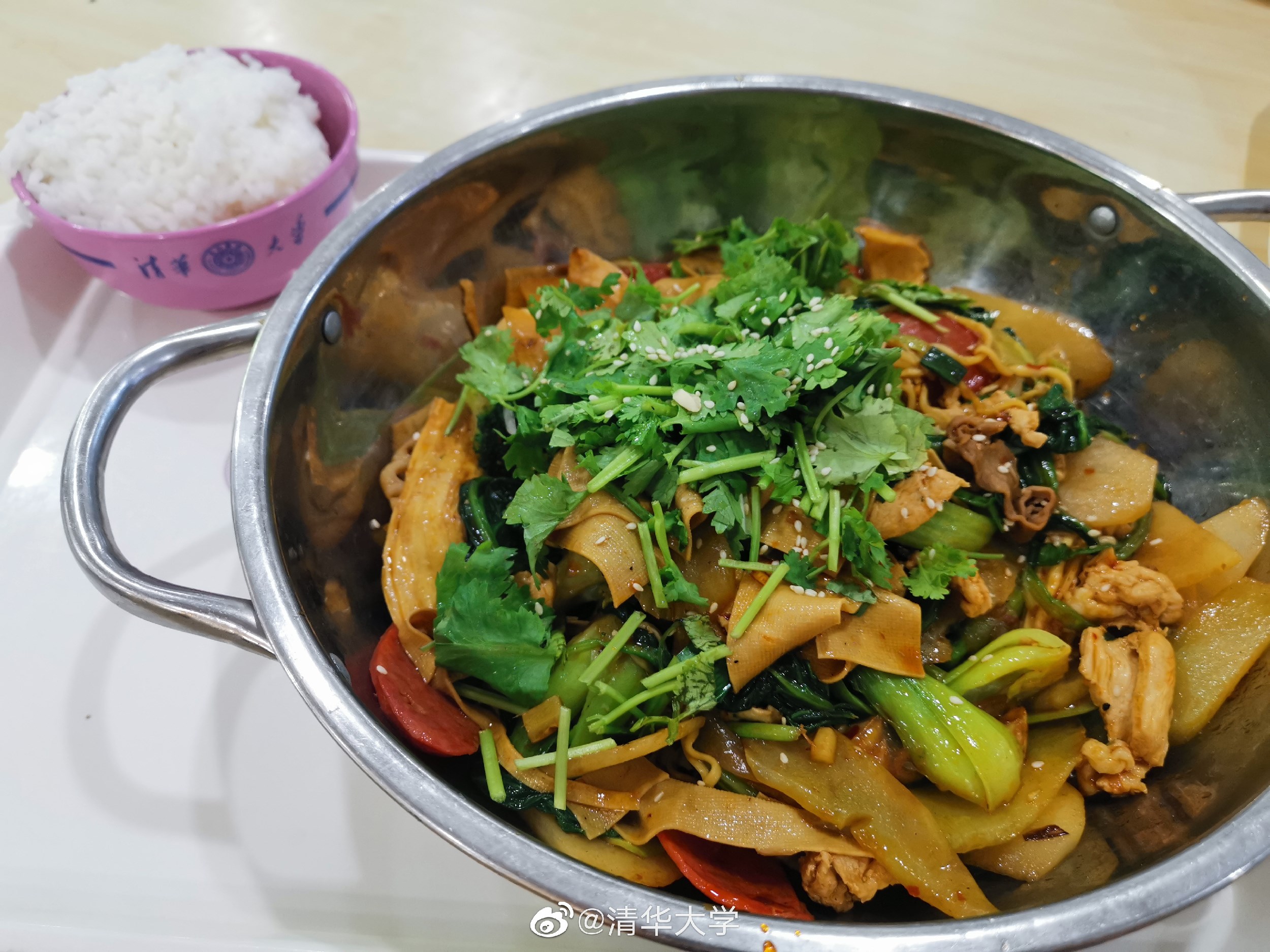 清华大学的伙食有多好？厨师年年外出学艺，为了吃，高考也值得拼