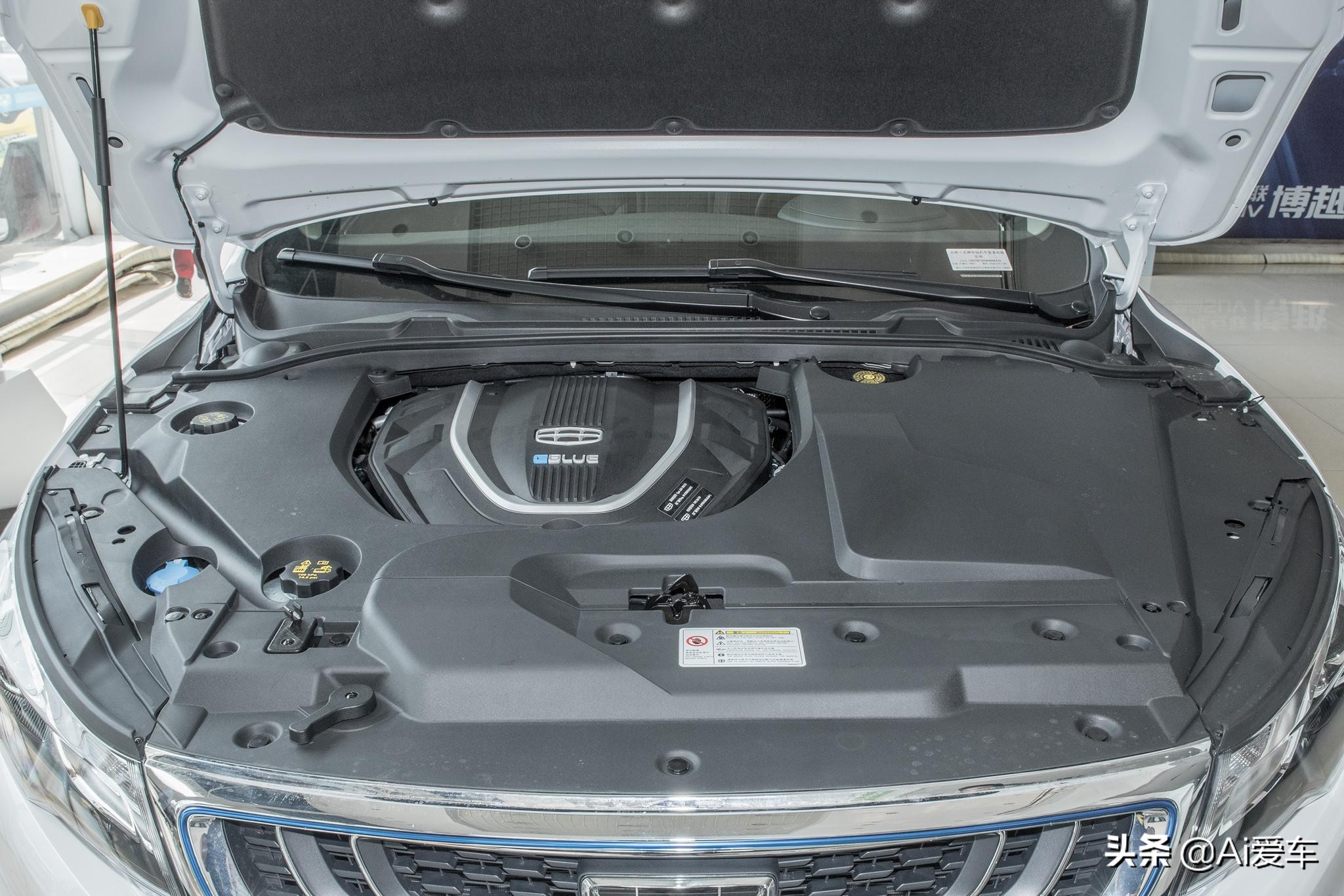 92号燃油，自动挡油耗1.4L好养，低价高质量三厢家轿，帝豪GL PHEV