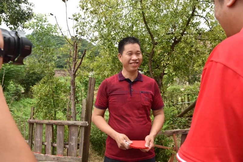 湖南小伙初中时300多名，高三进入年级前20名，今年高考647分