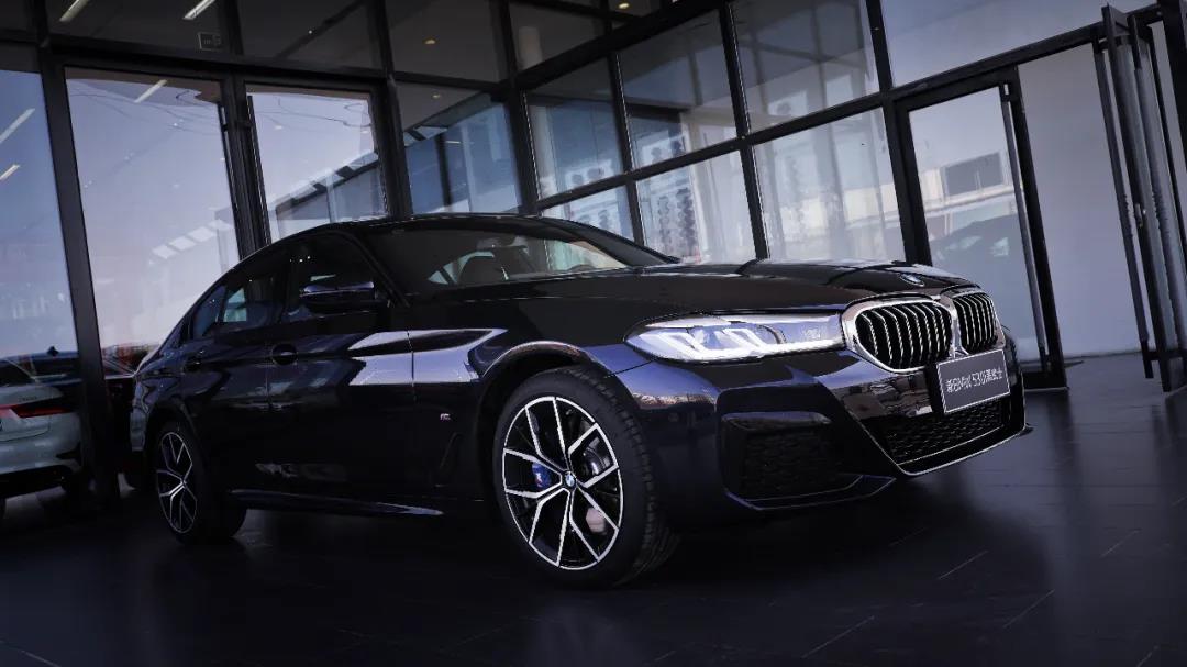 更燃的宝马五系,530i黑武士已觉醒!