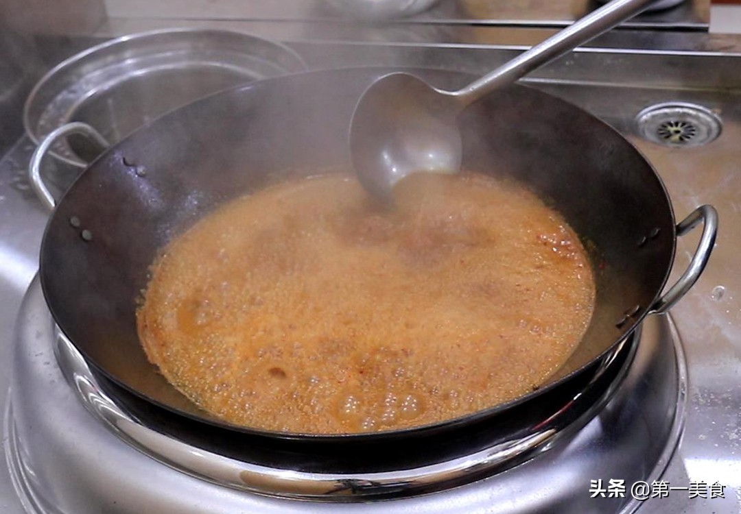 带鱼怎么做才好吃，厨师长分享饭店秘制做法，鲜香入味，酱香浓郁