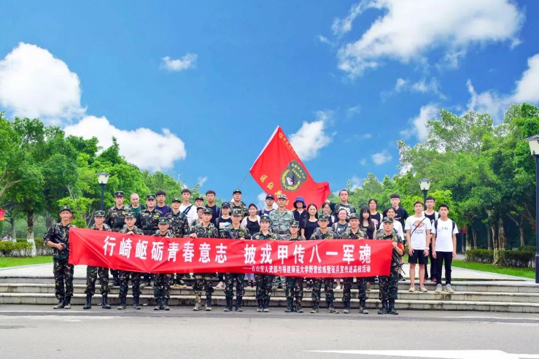 这所高校退伍兵宿舍火了，著名主持人鲁豫前来探访