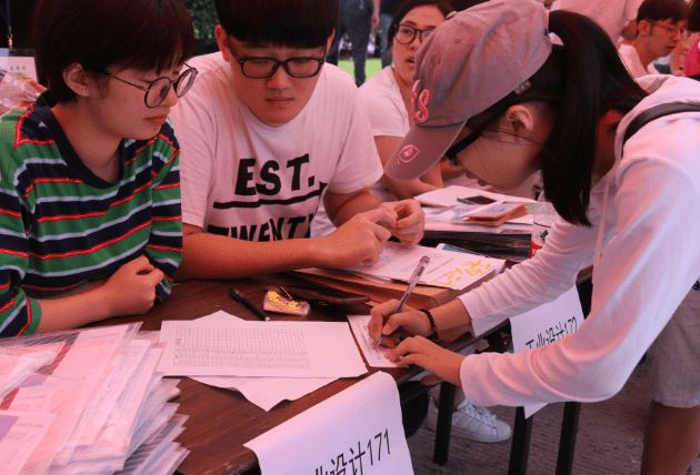 学生成功被“北大”录取，家长发朋友圈分享喜悦，评论却很扎心