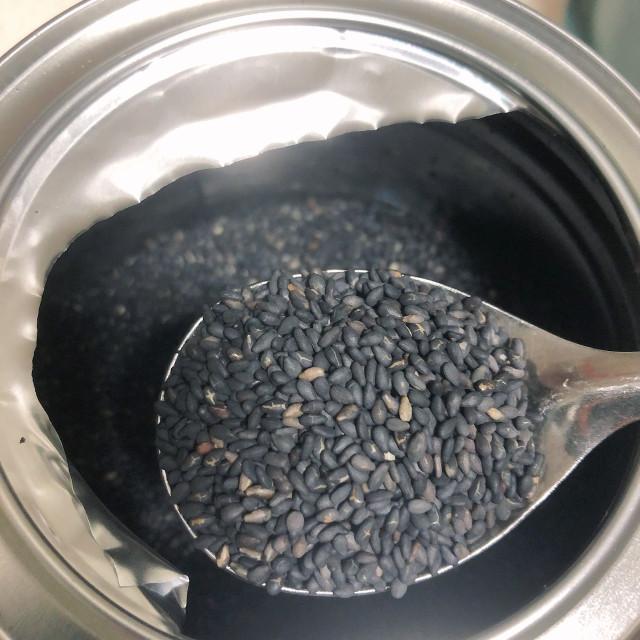 黑豆芝麻红枣豆浆，每天早餐来一杯，元气满满的！