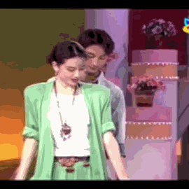 “孔雀公主”楊麗萍：63歲無兒無女，30年不吃米飯，指甲已留40年