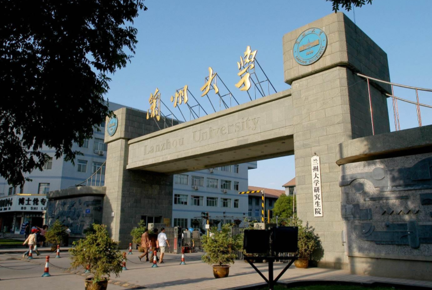 多所985高校新校区搬到“村里”，远离城市，学生：终究是错付了