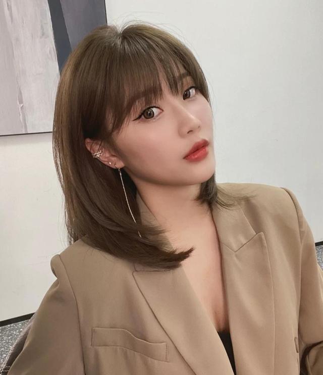 发际线过高女生如何改善发缝宽问题