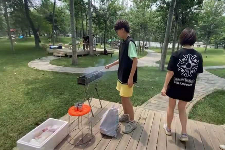 張丹峰前經紀人畢瀅近況曝光，顏值大變被疑整容，還疑交往新男友