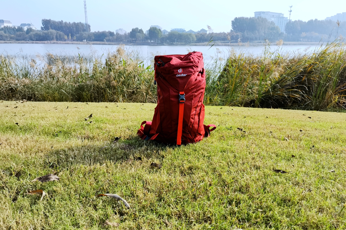 踏秋而行，穩(wěn)定背負(fù)，Deuter多特螢火蟲AC LITE18L
