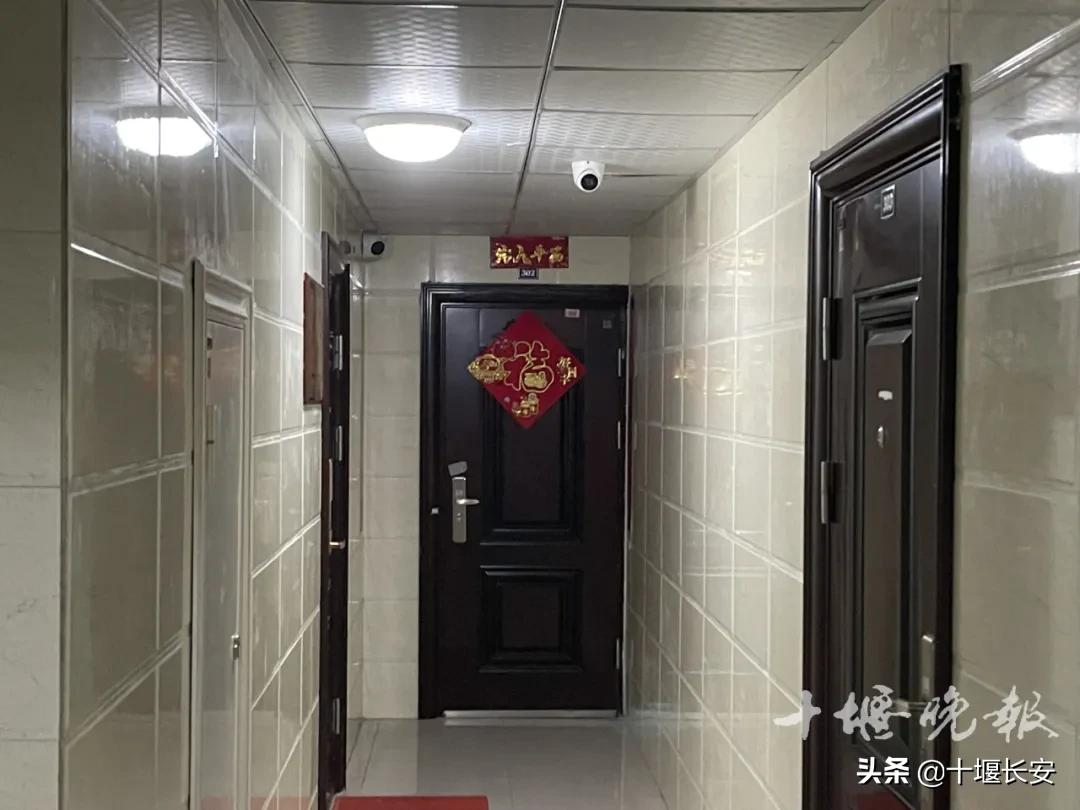 在门口装摄像头，十堰男子被邻居告了！法院这样判