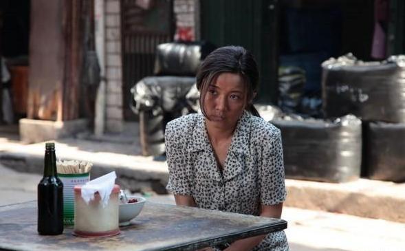 马学武和李宝莉的婚姻从一开始就不是门当户对的,无论是两人的经济