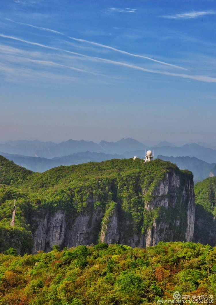 玉壶峰下松涛起，天界佛国掸尘埃！走遍千山万岭，唯天门山独有