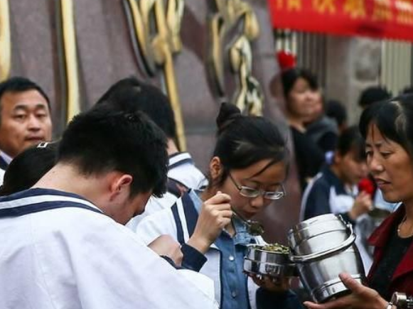 2021复读生迎来“坏消息”，这一升学退路将受阻，考生喜忧参半