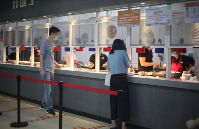 一入大学深似海，从此减肥是路人：清华大学连食堂都这么“秀儿”