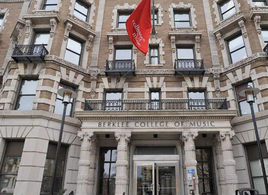 明星“扎堆”报考伯克利，被质疑是“野鸡”，它在国内是啥水平？