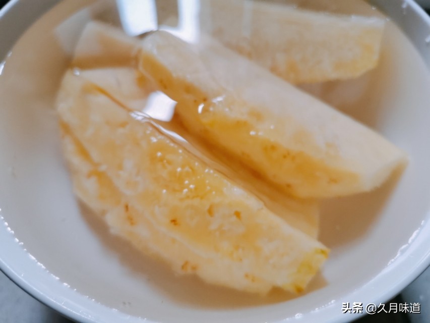 想吃菠萝不会切，教你简单一招，在家也能切出完整不破烂的菠萝块