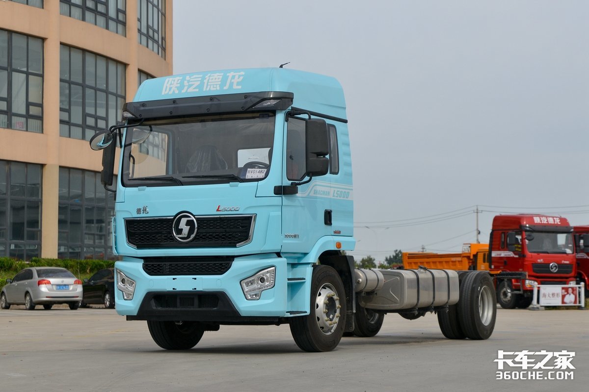 245马力高顶双卧6米8载货车,陕汽德龙l5000能合规拉10吨货