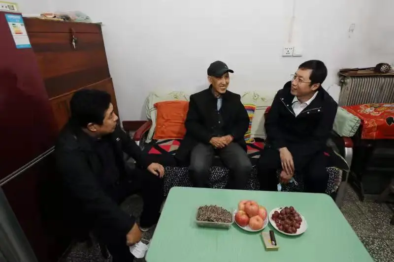 重阳节，临汾市中心医院慰问退休老职工