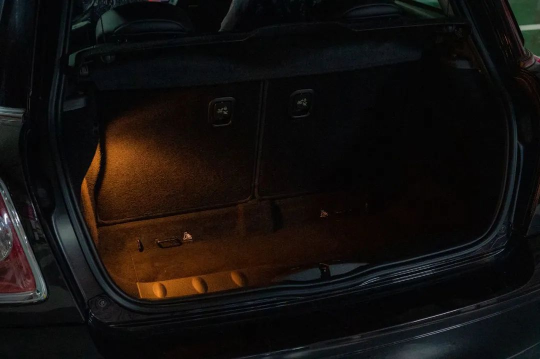 MINI COOPER Excitement：代步车不敷衍，操控、外形讲品味