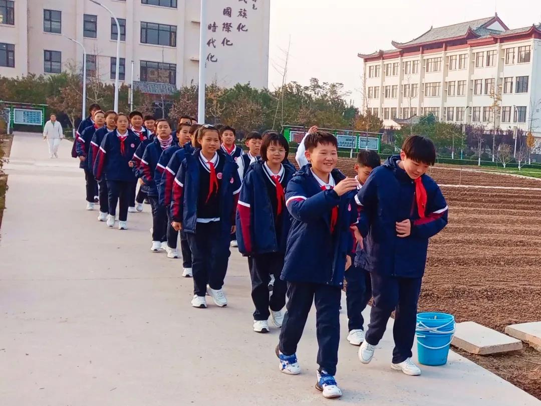 耕读有道 后稷有人——曲阜夫子学校小学部开展农耕劳动实践活动