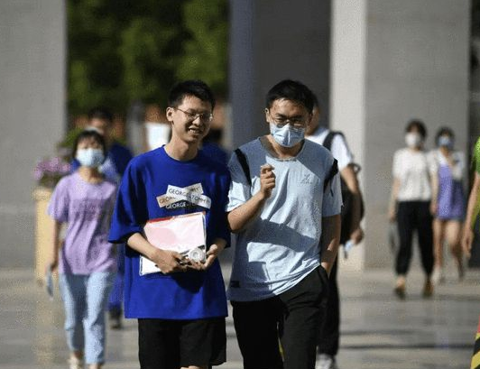 江苏一所大学断档严重，直降6万多位次，考生后悔没“捡漏”