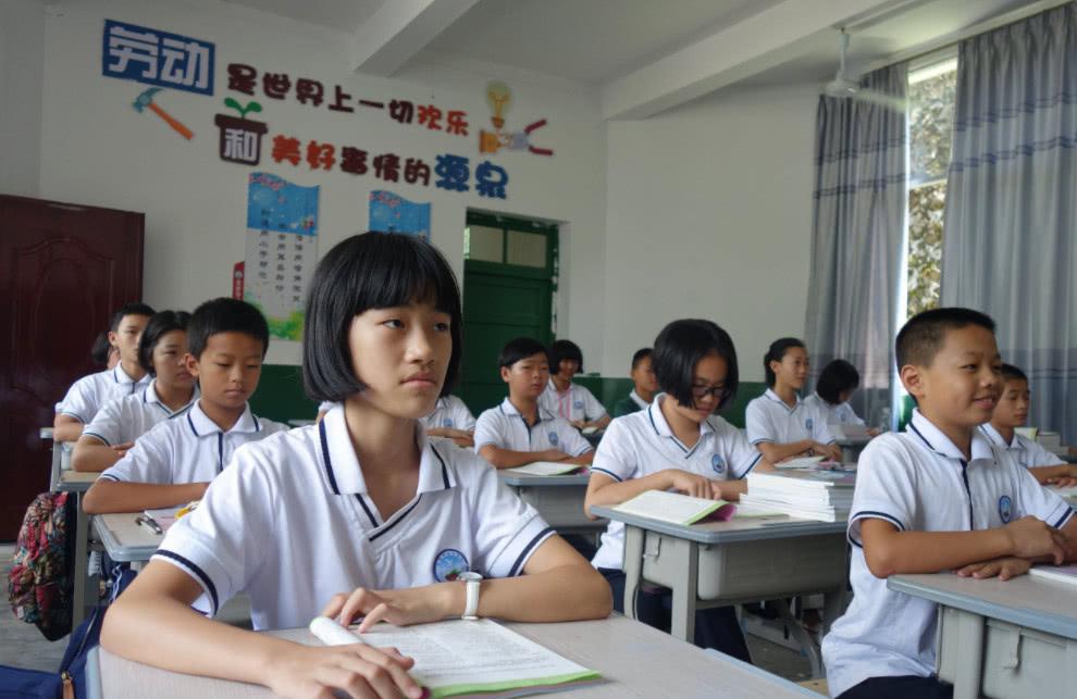 这所学校是小学初中高中一体的民办学校,学校为了提高学生的学习质量