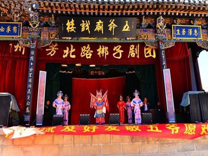 五台山首道进山门票免费，寺庙门票不免费，各寺庙门票价格在这里